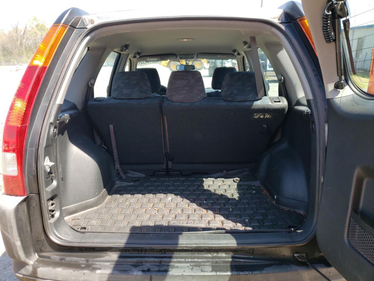 Photo 9 from auction – 2004 HONDA CR-V LX with VIN SHSRD68424U206975