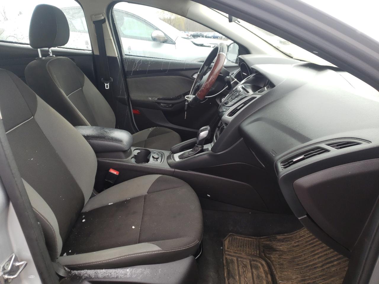 Photo 5 from auction – 2014 FORD FOCUS SE with VIN 1FADP3F22EL428333