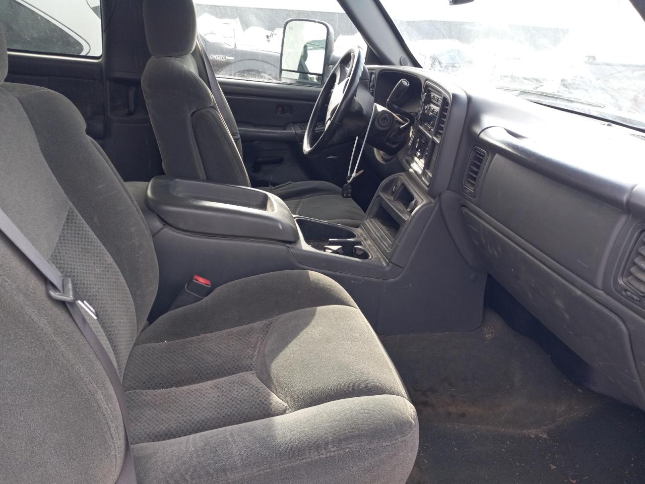Photo 5 from auction – 2004 CHEVROLET SILVERADO with VIN 1GCHK29U04E253116