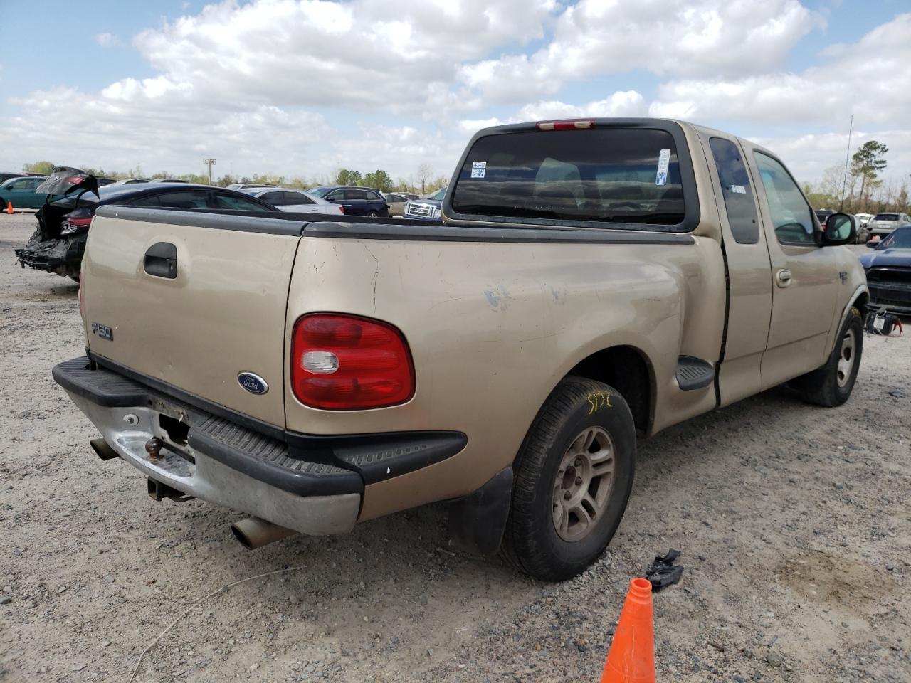 Photo 4 from auction – 1999 FORD F150 with VIN 1FTRX07W2XKC02110