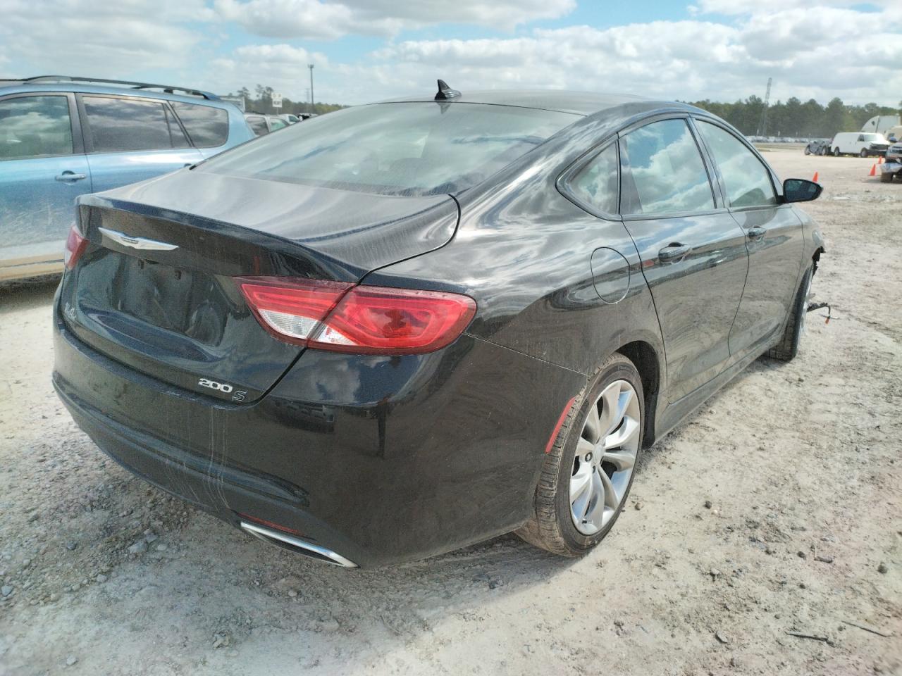 Photo 4 from auction – 2015 CHRYSLER 200 S with VIN 1C3CCCBG3FN615089