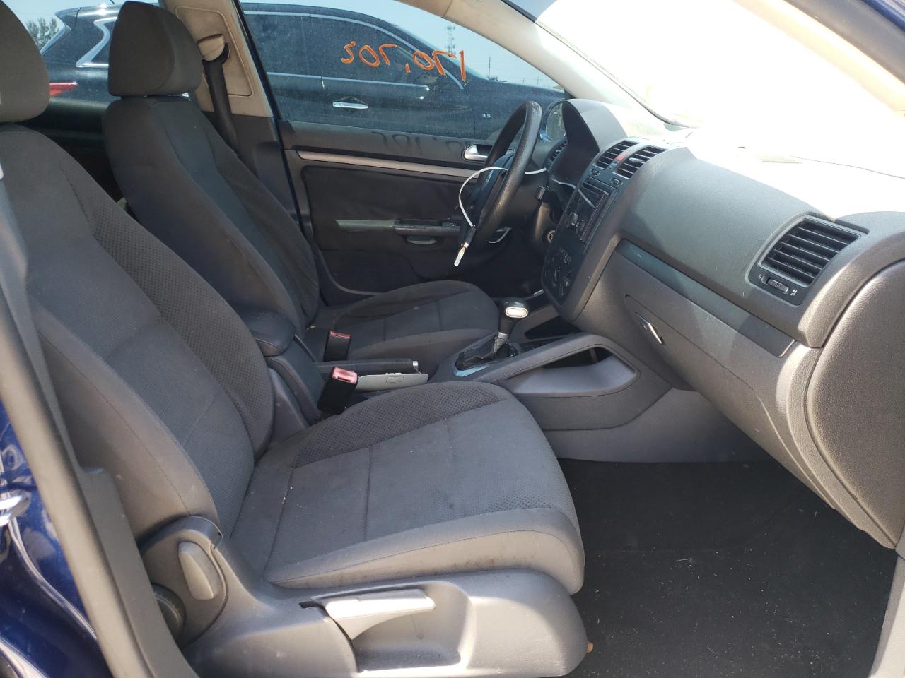 Photo 5 from auction – 2007 VOLKSWAGEN RABBIT with VIN WVWDR71K87W020374