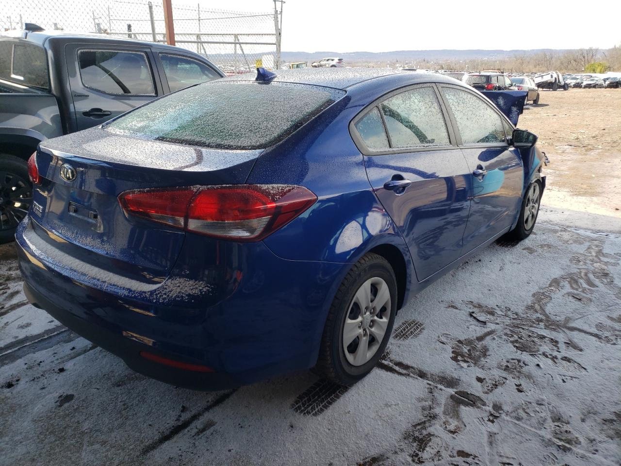 Photo 4 from auction – 2017 KIA FORTE LX with VIN 3KPFK4A7XHE101833