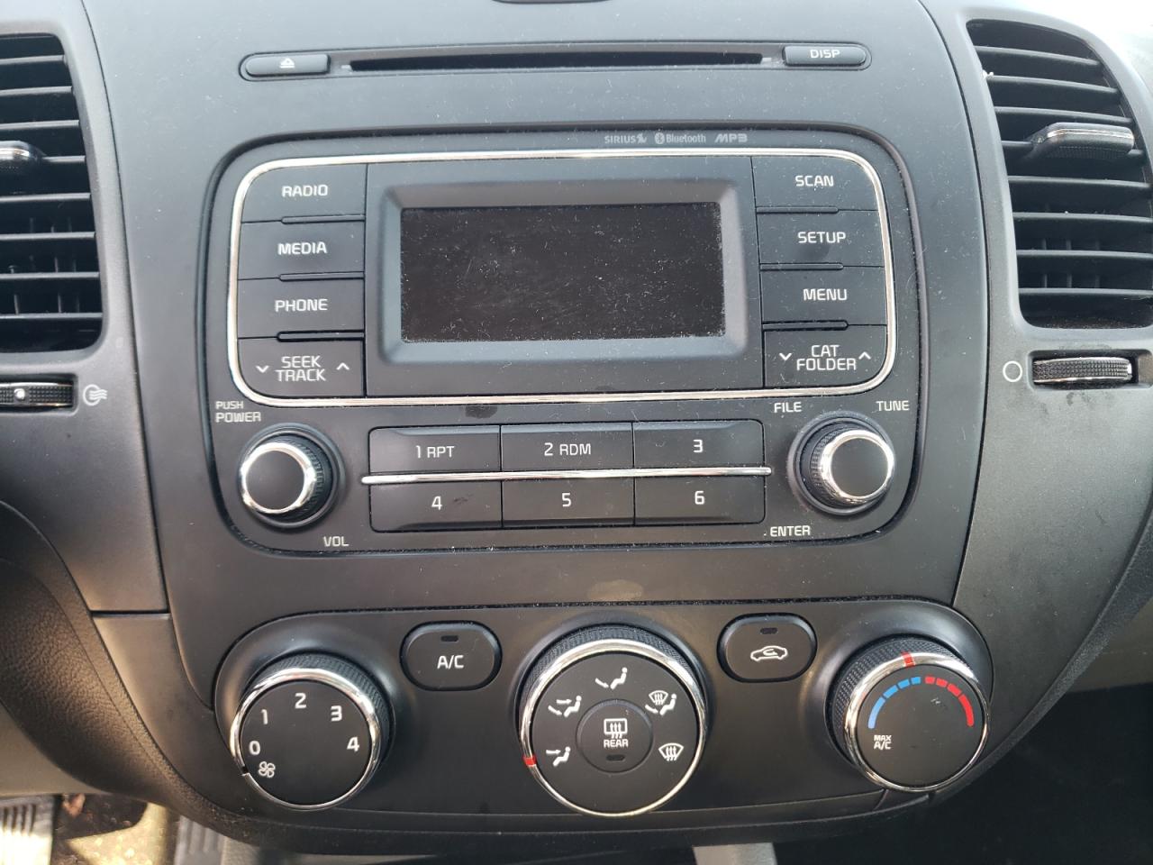 Photo 9 from auction – 2015 KIA FORTE LX with VIN KNAFK4A64F5389328