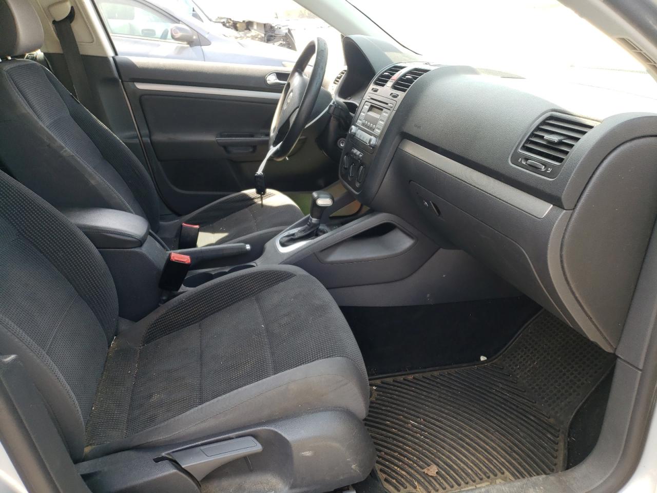 Photo 5 from auction – 2008 VOLKSWAGEN JETTA S with VIN 3VWJM71K68M188451
