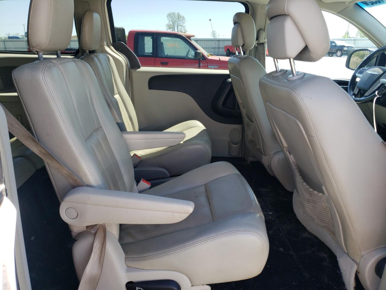 Photo 6 from auction – 2013 CHRYSLER TOWN & COU with VIN 2C4RC1BG7DR525485