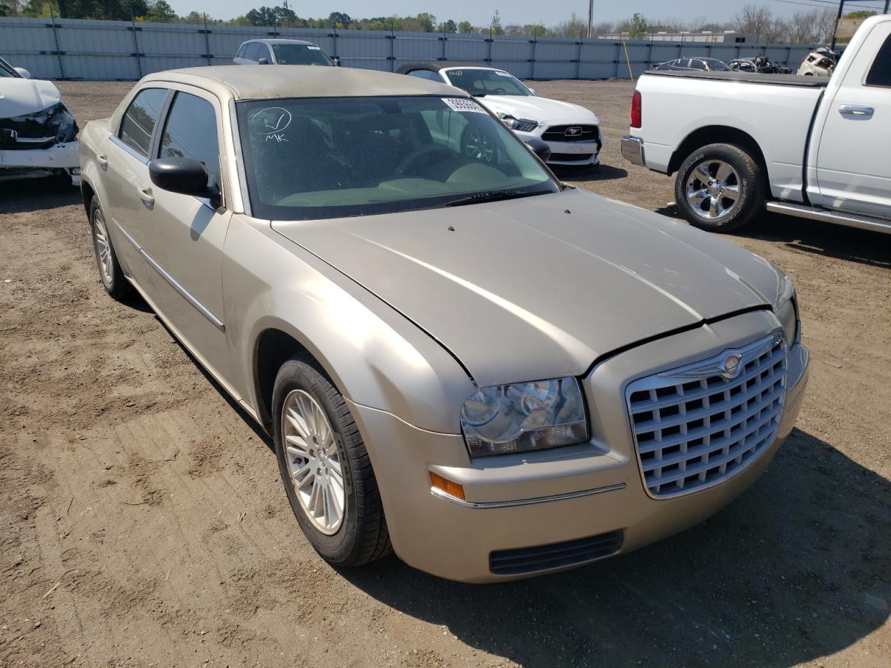 CHRYSLER 300 2009 with VIN 2C3KA43D99H517483 - Photo from auction