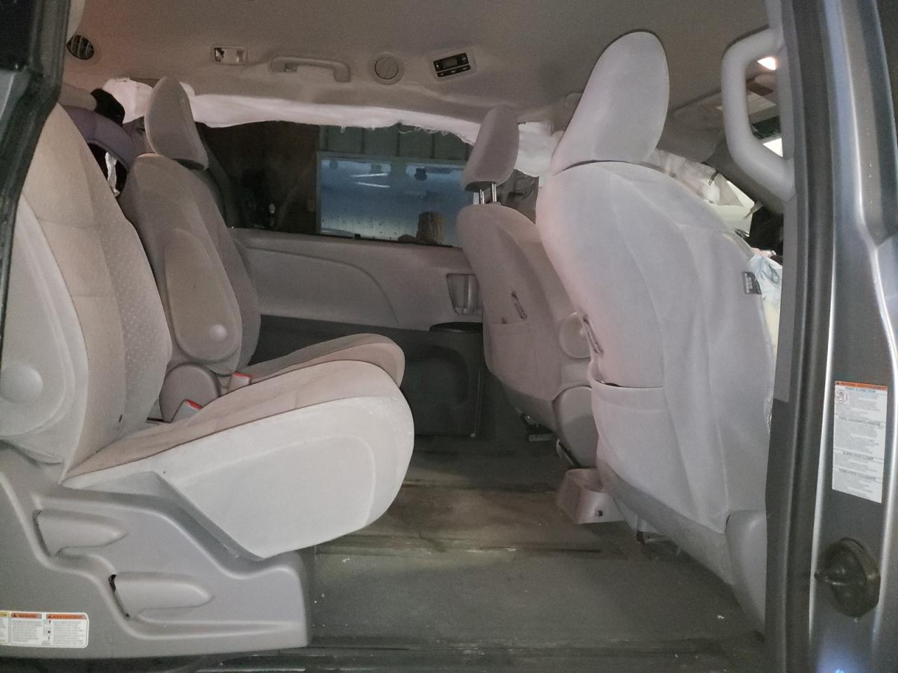 Photo 6 from auction – 2017 TOYOTA SIENNA LE with VIN 5TDJZ3DC4HS180124