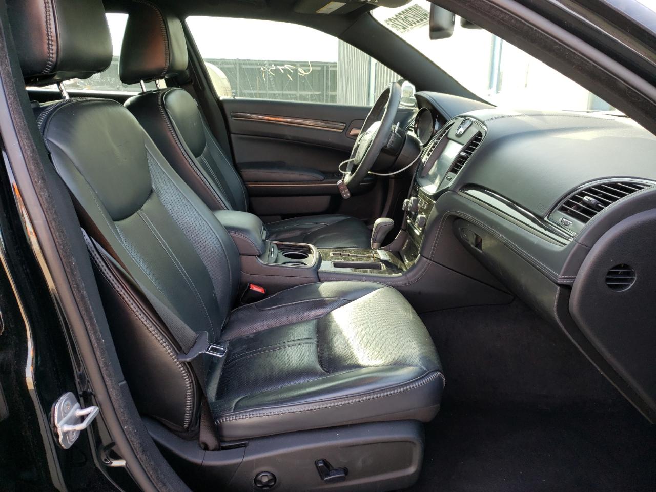 Photo 5 from auction – 2013 CHRYSLER 300C VARVA with VIN 2C3CCADT7DH727947