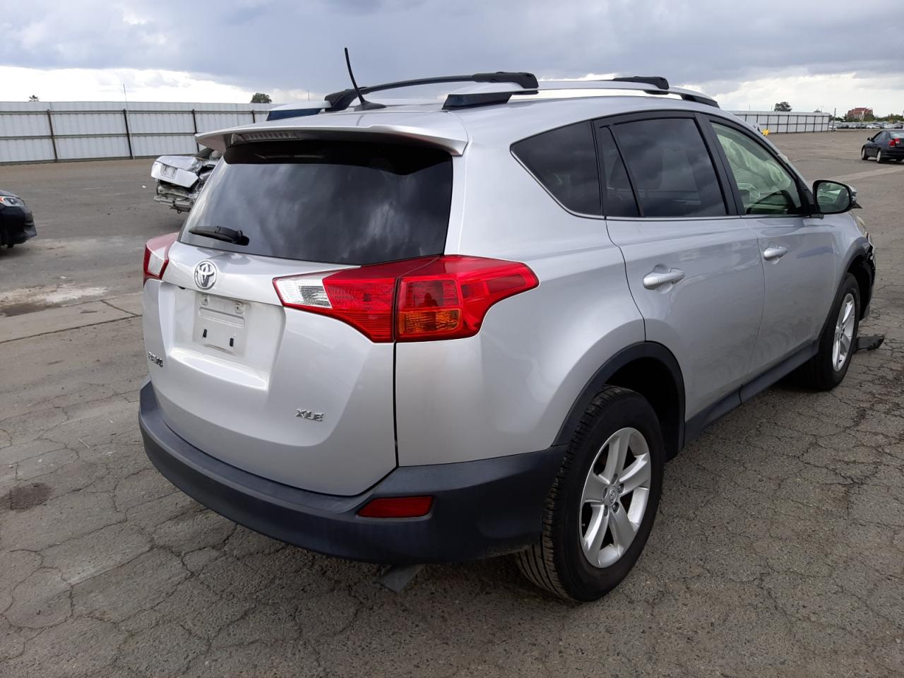 Photo 4 from auction – 2014 TOYOTA RAV4 XLE with VIN JTMWFREV6ED028144