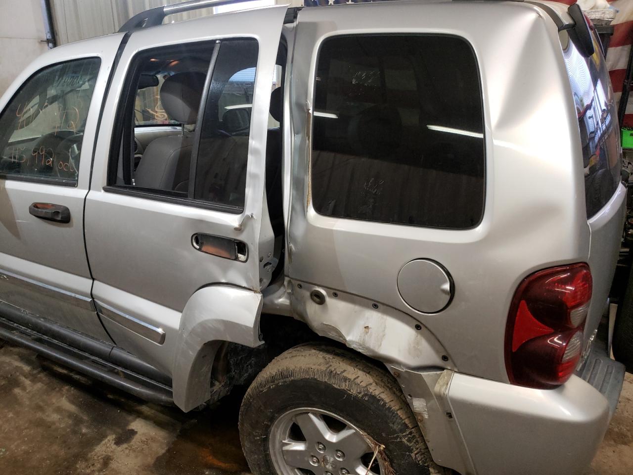 Photo 9 from auction – 2005 JEEP LIBERTY LI with VIN 1J4GL58525W660316