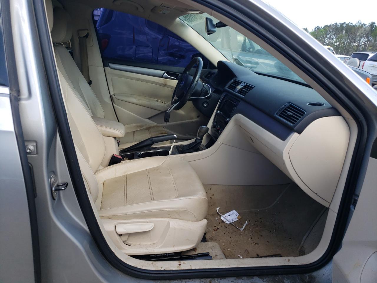 Photo 5 from auction – 2014 VOLKSWAGEN PASSAT SE with VIN 1VWBS7A39EC029858