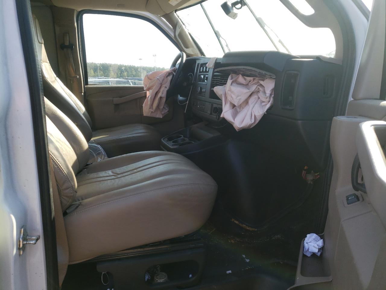 Photo 5 from auction – 2018 CHEVROLET EXPRESS G2 with VIN 1GCWGBFP2J1269067