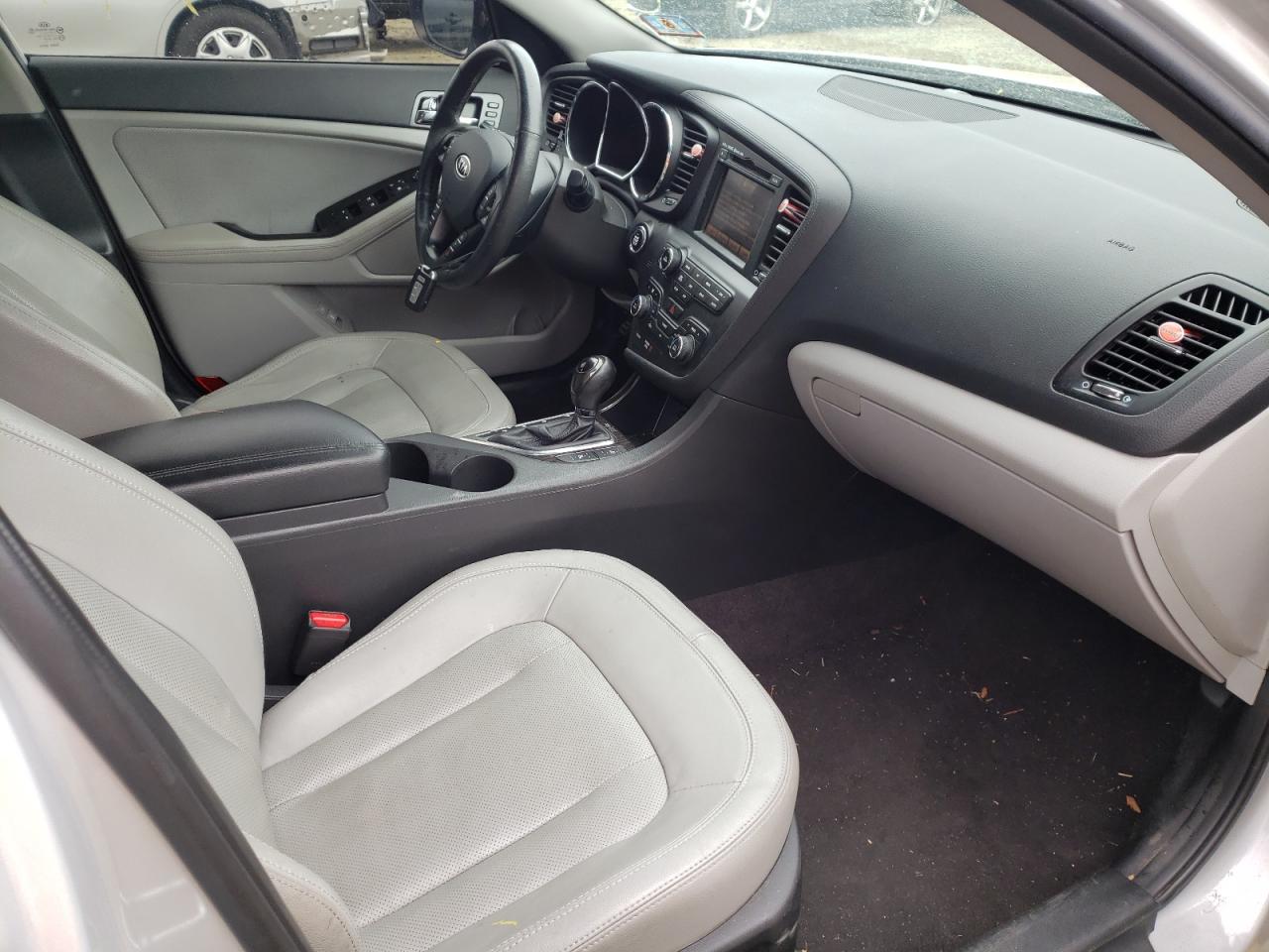 Photo 5 from auction – 2011 KIA OPTIMA EX with VIN KNAGN4A71B5118872