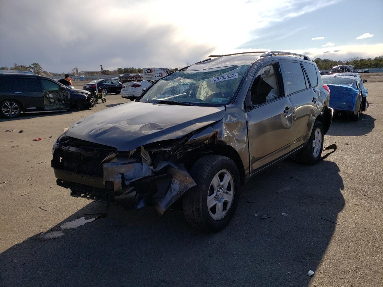 Photo 2 from auction – 2011 TOYOTA RAV4 with VIN 2T3BF4DV4BW082415