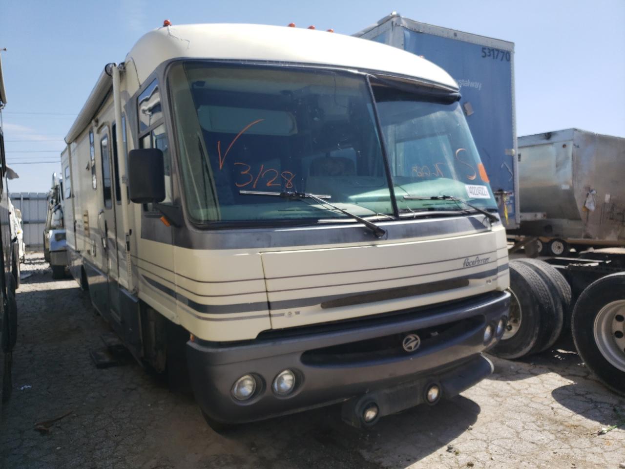 FLEE PACE ARROW 1995 with VIN 1GBLP37N8S3331894 - Photo from auction