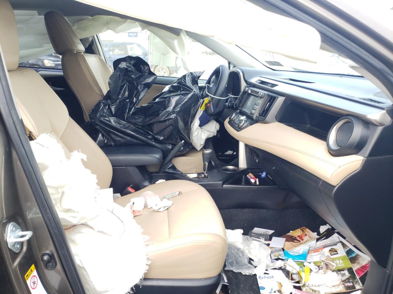 Photo 5 from auction – 2015 TOYOTA RAV4 LIMIT with VIN JTMDFREV2FD160469