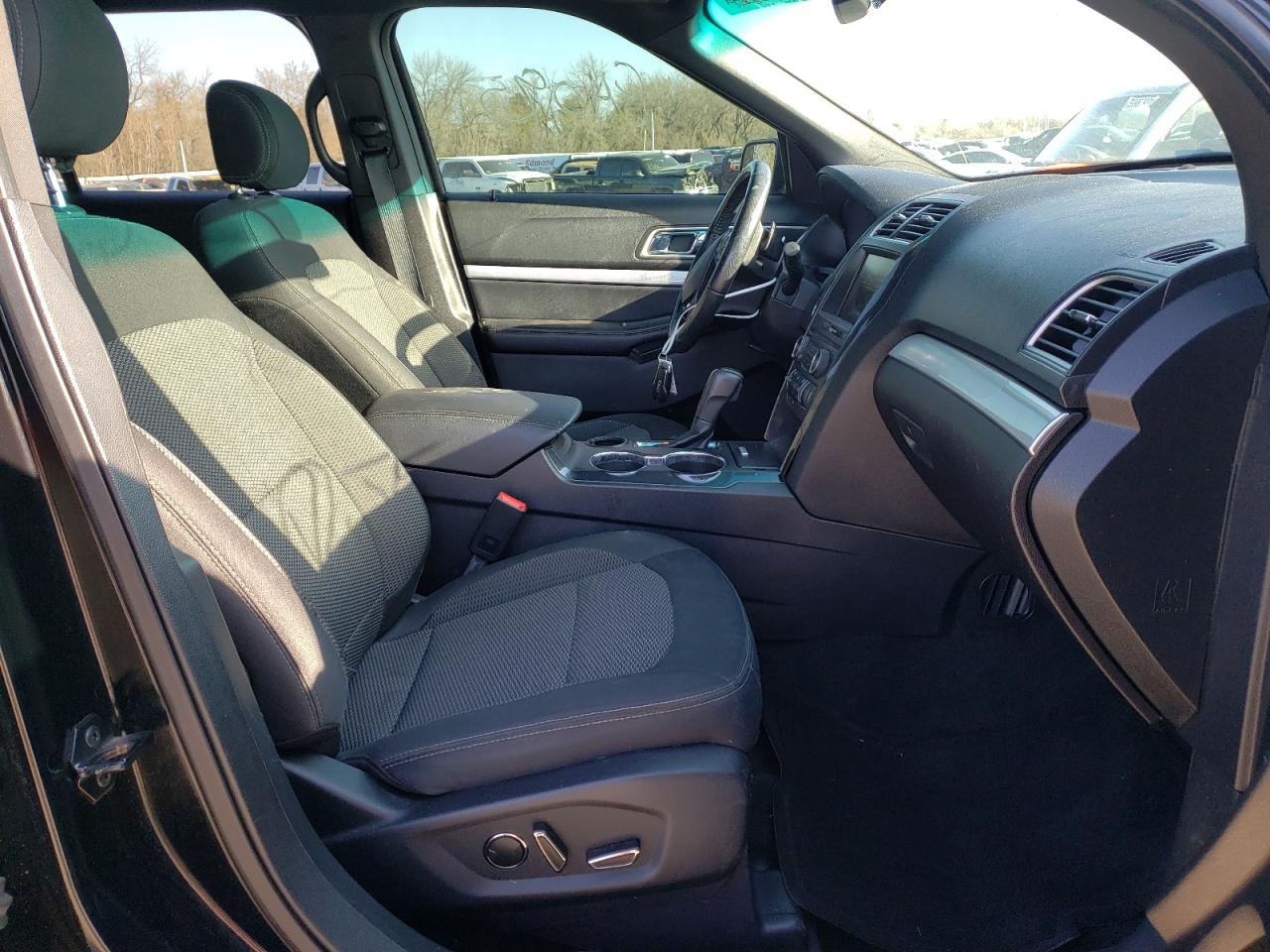 Photo 5 from auction – 2016 FORD EXPLORER X with VIN 1FM5K7D89GGD15871