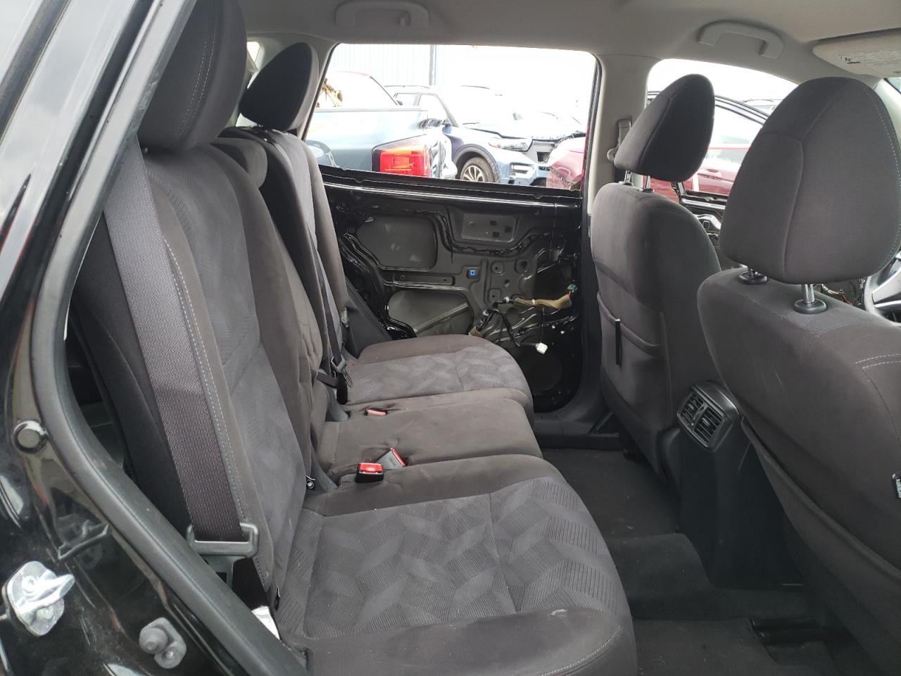 Photo 6 from auction – 2015 NISSAN ROGUE S with VIN KNMAT2MVXFP564798