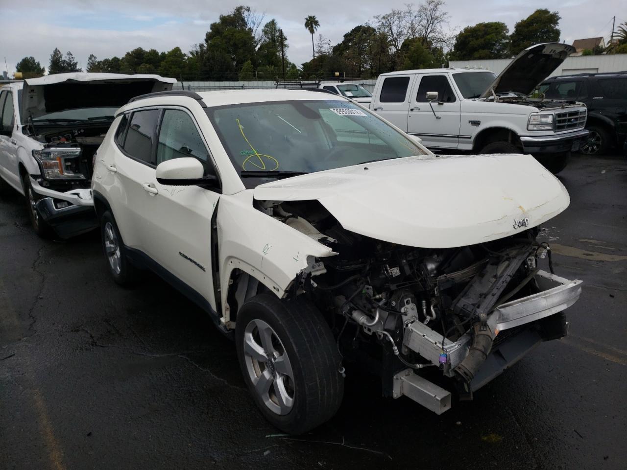 JEEP COMPASS LA 2018 with VIN 3C4NJDBB7JT320641 - Photo from auction
