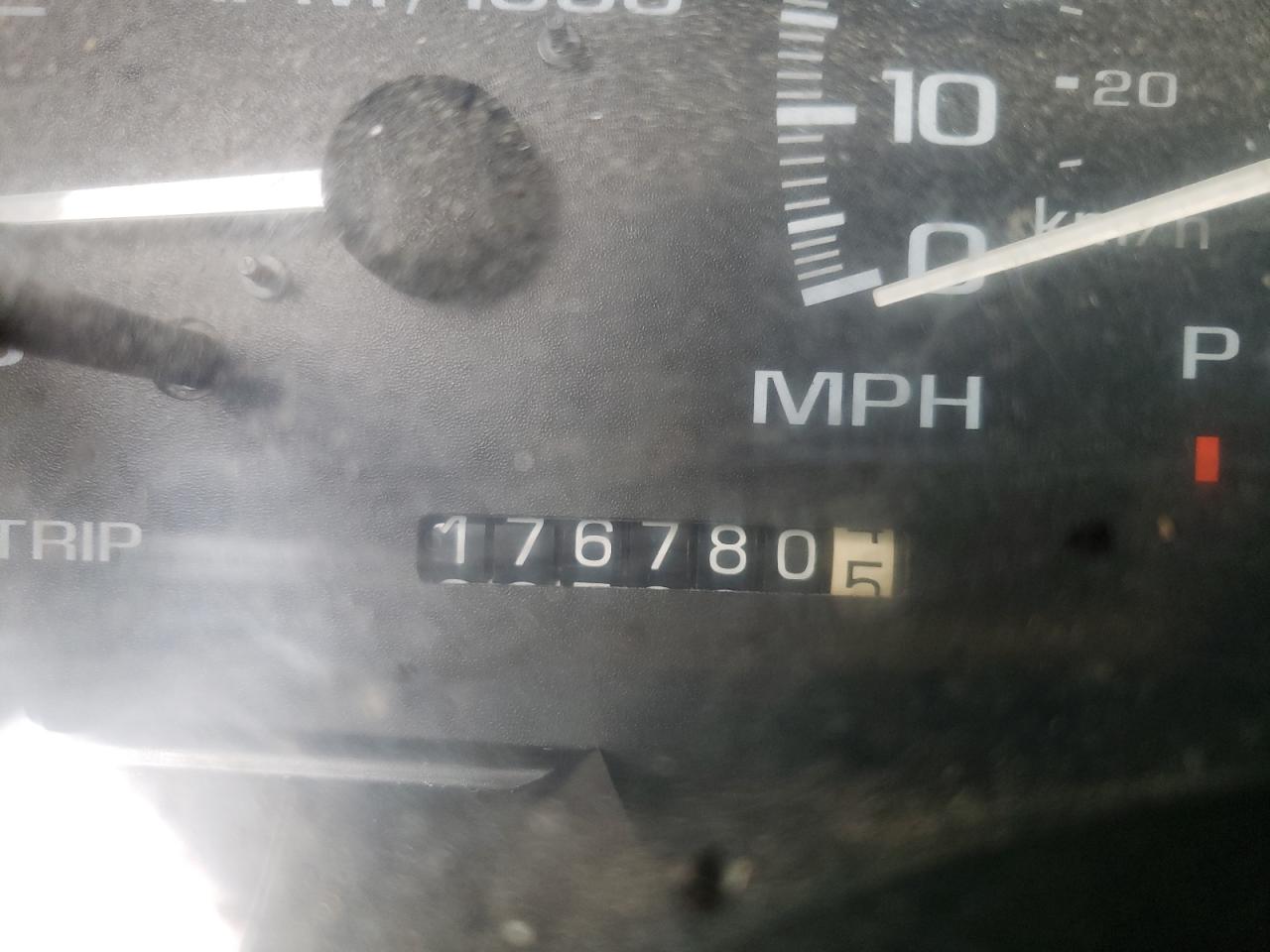 Photo 8 from auction – 2000 CADILLAC ESCALADE L with VIN 1GYEK63R6YR200637