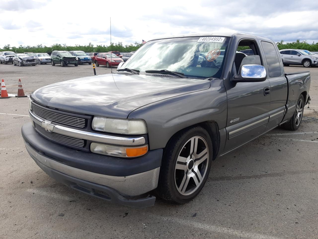 Photo 2 from auction – 2000 CHEVROLET SILVERADO with VIN 2GCEC19T8Y1252871