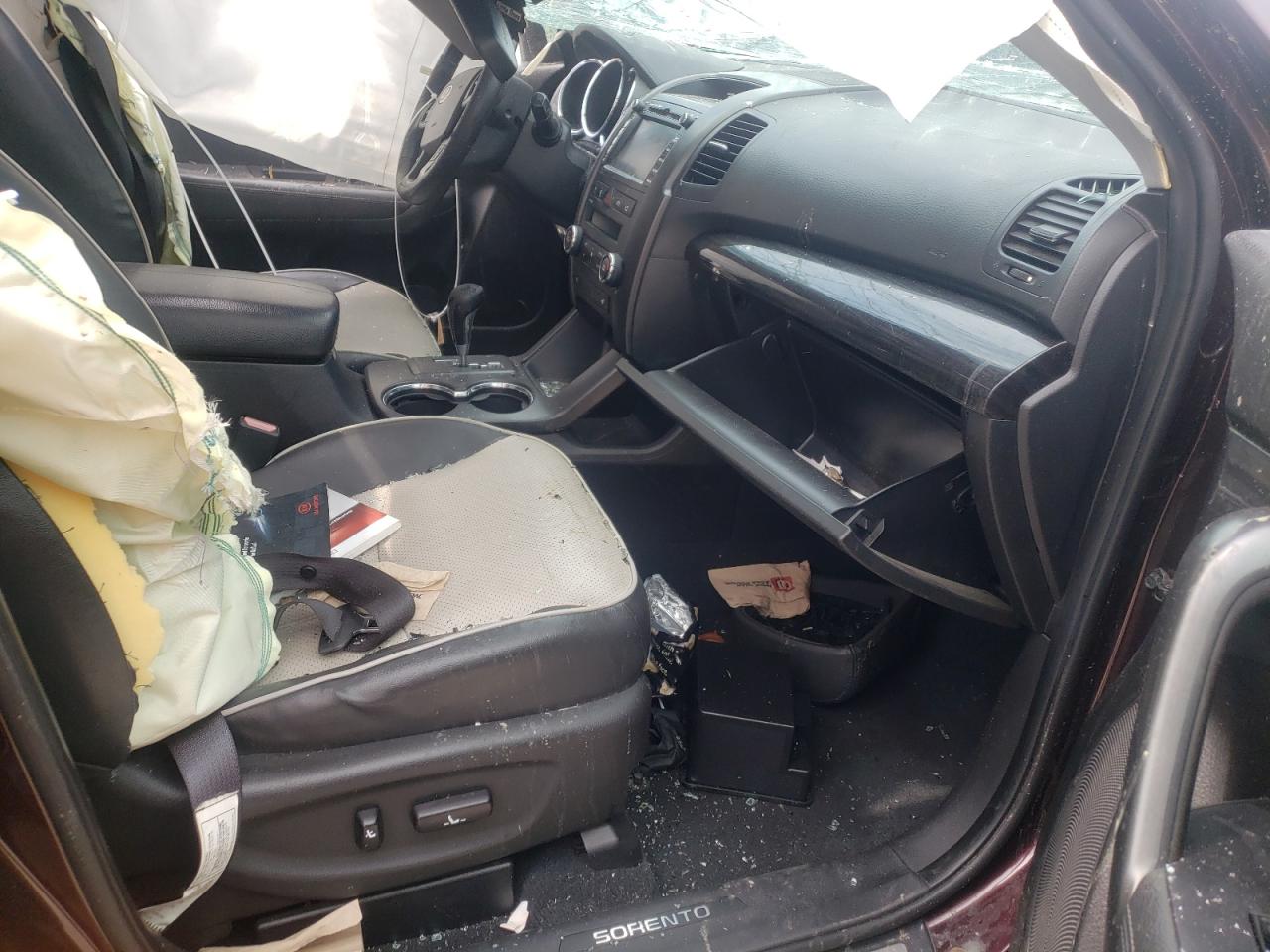 Photo 5 from auction – 2012 KIA SORENTO SX with VIN 5XYKW4A24CG187577
