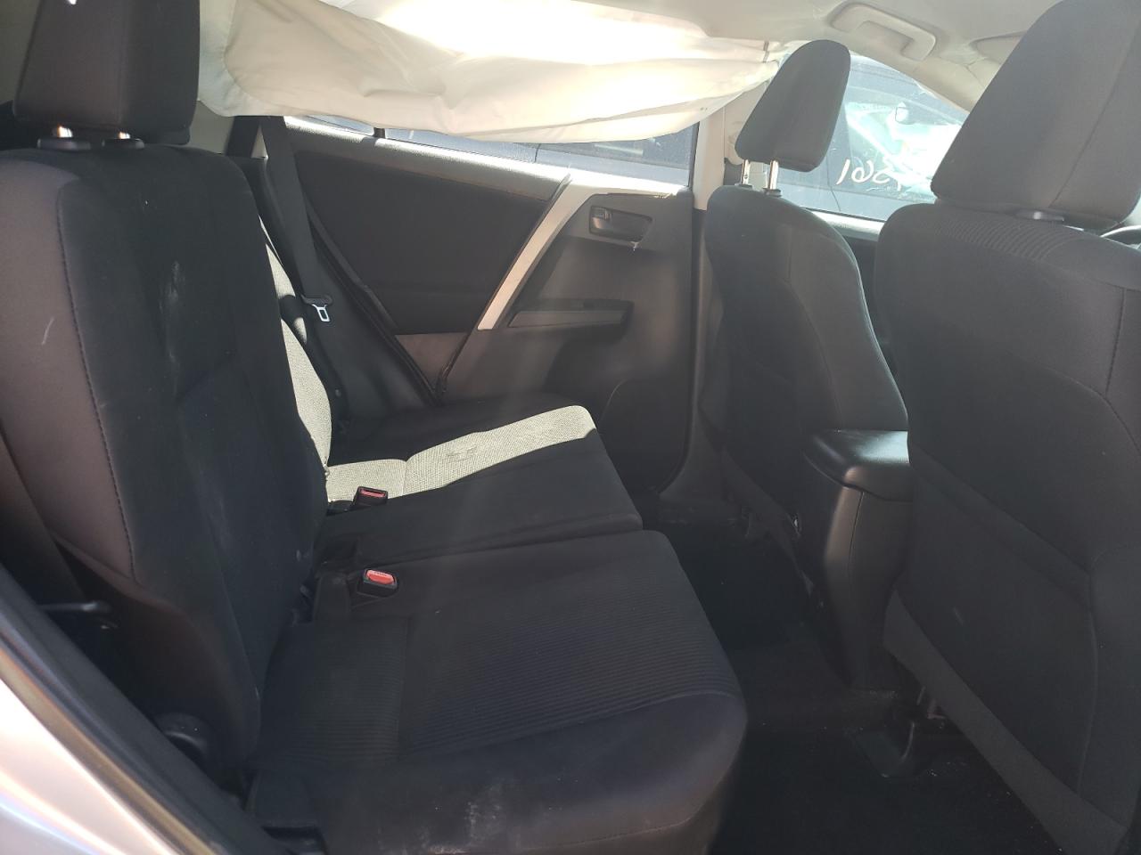 Photo 6 from auction – 2018 TOYOTA RAV4 LE with VIN 2T3ZFREV1JW482019