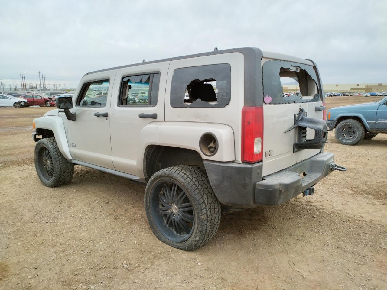 Photo 3 from auction – 2006 HUMMER H3 with VIN 5GTDN136168180987