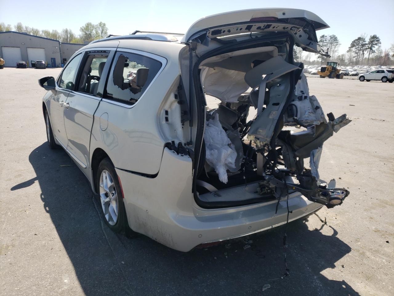 Photo 3 from auction – 2017 CHRYSLER PACIFICA T with VIN 2C4RC1EG6HR743595