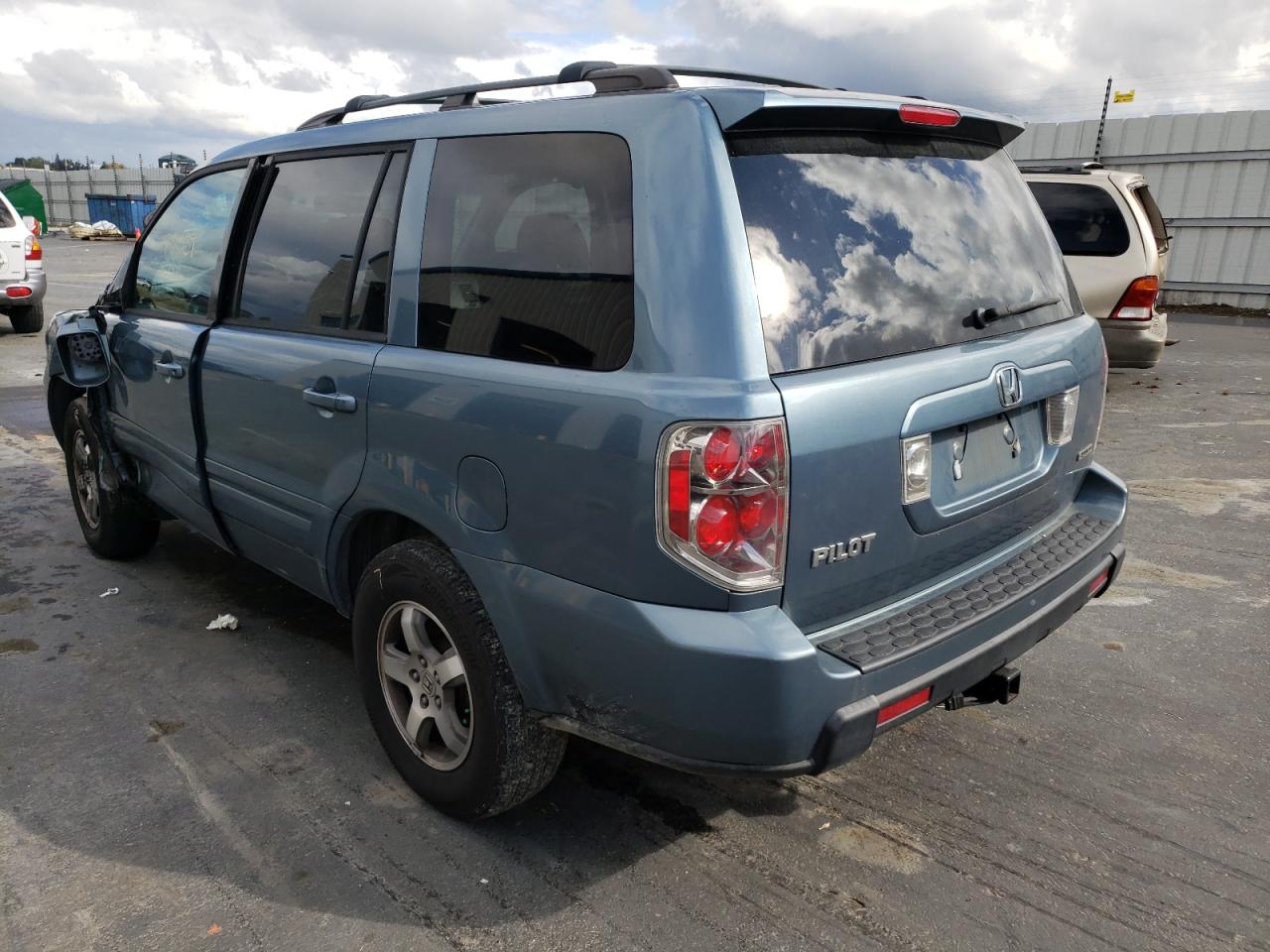 Photo 3 from auction – 2006 HONDA PILOT EX with VIN 2HKYF18616H530490