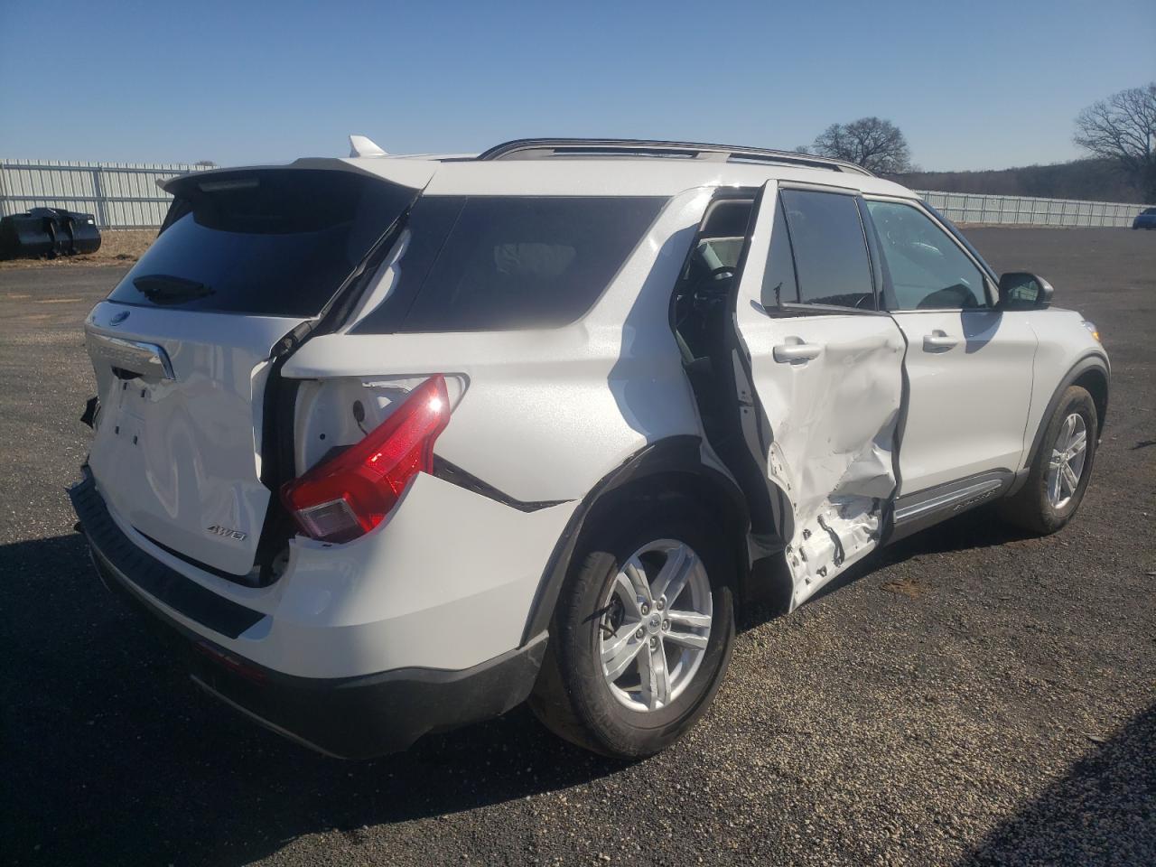 Photo 4 from auction – 2021 FORD EXPLORER X with VIN 1FMSK8DH1MGA79382