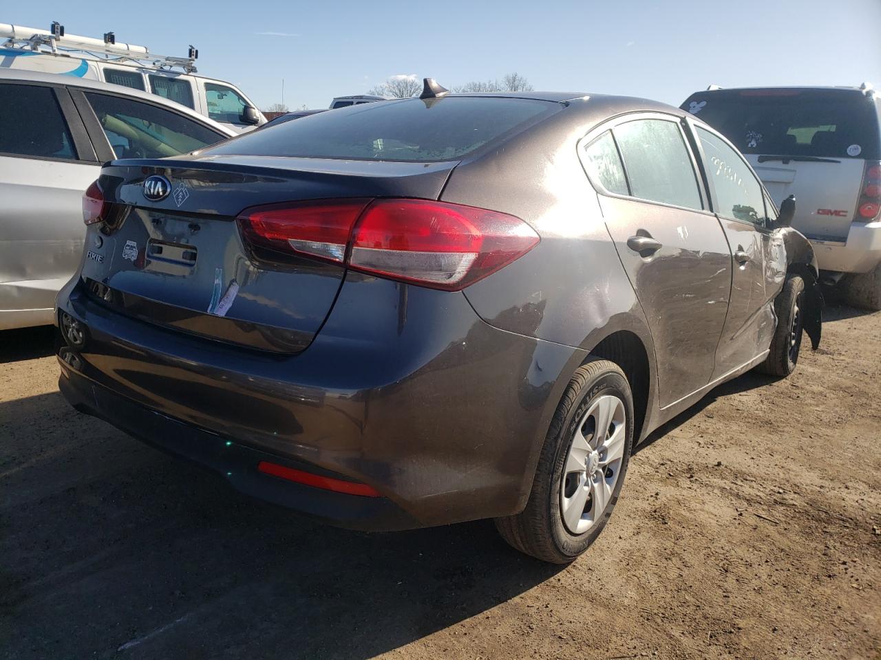 Photo 4 from auction – 2017 KIA FORTE LX with VIN 3KPFK4A74HE091915