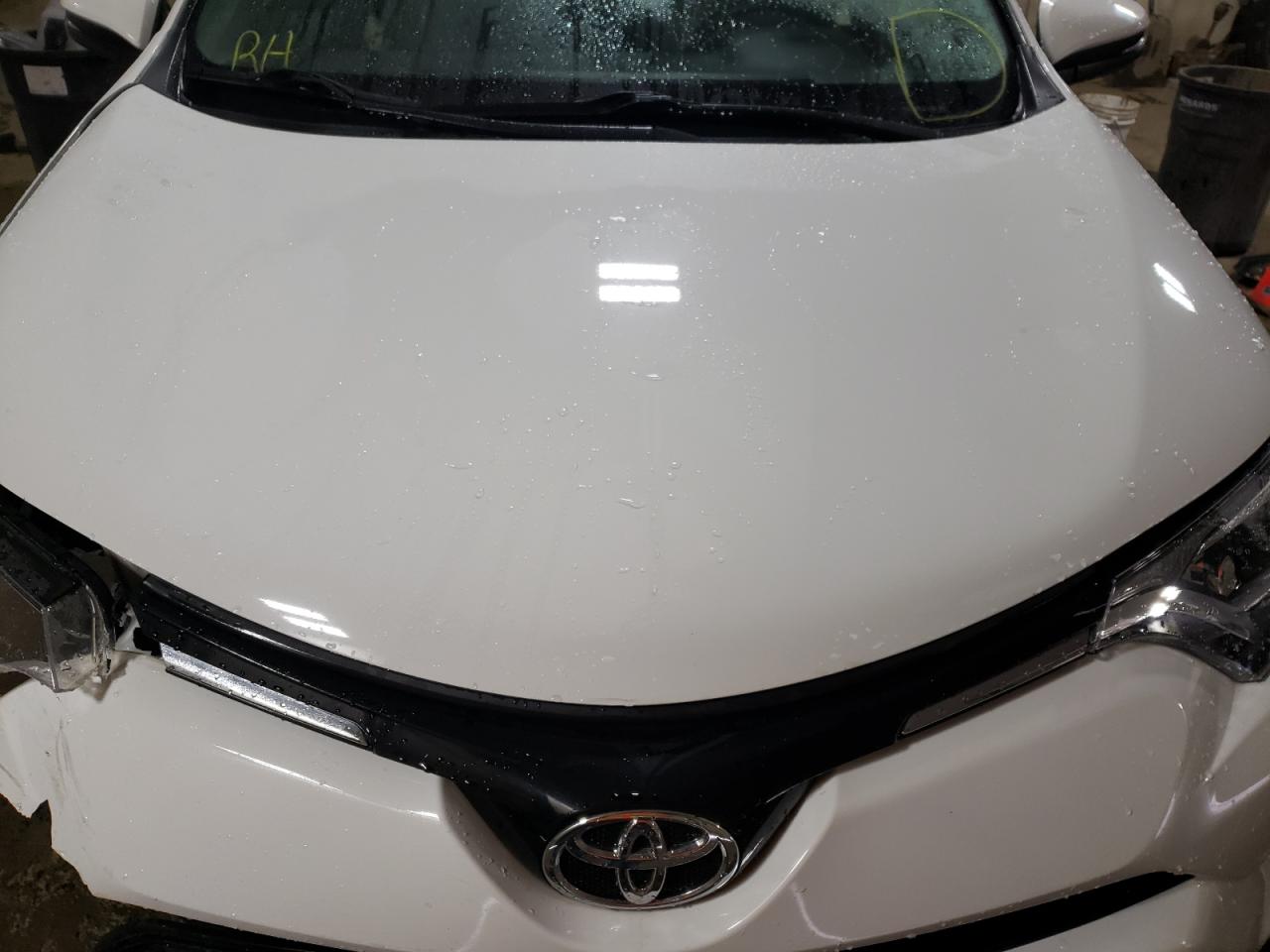 Photo 7 from auction – 2016 TOYOTA RAV4 XLE with VIN JTMRFREV4GD188992