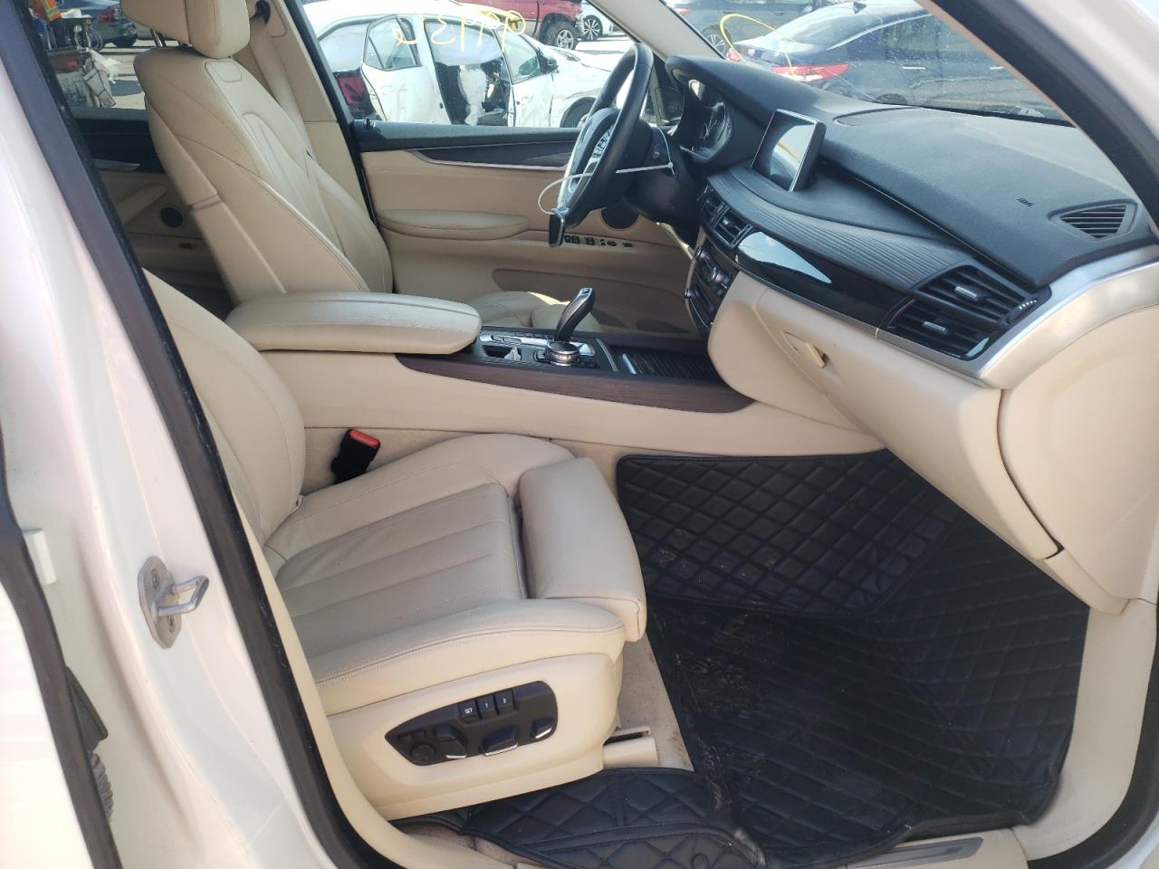 Photo 5 from auction – 2015 BMW X5 SDRIVE3 with VIN 5UXKR2C56F0H38445