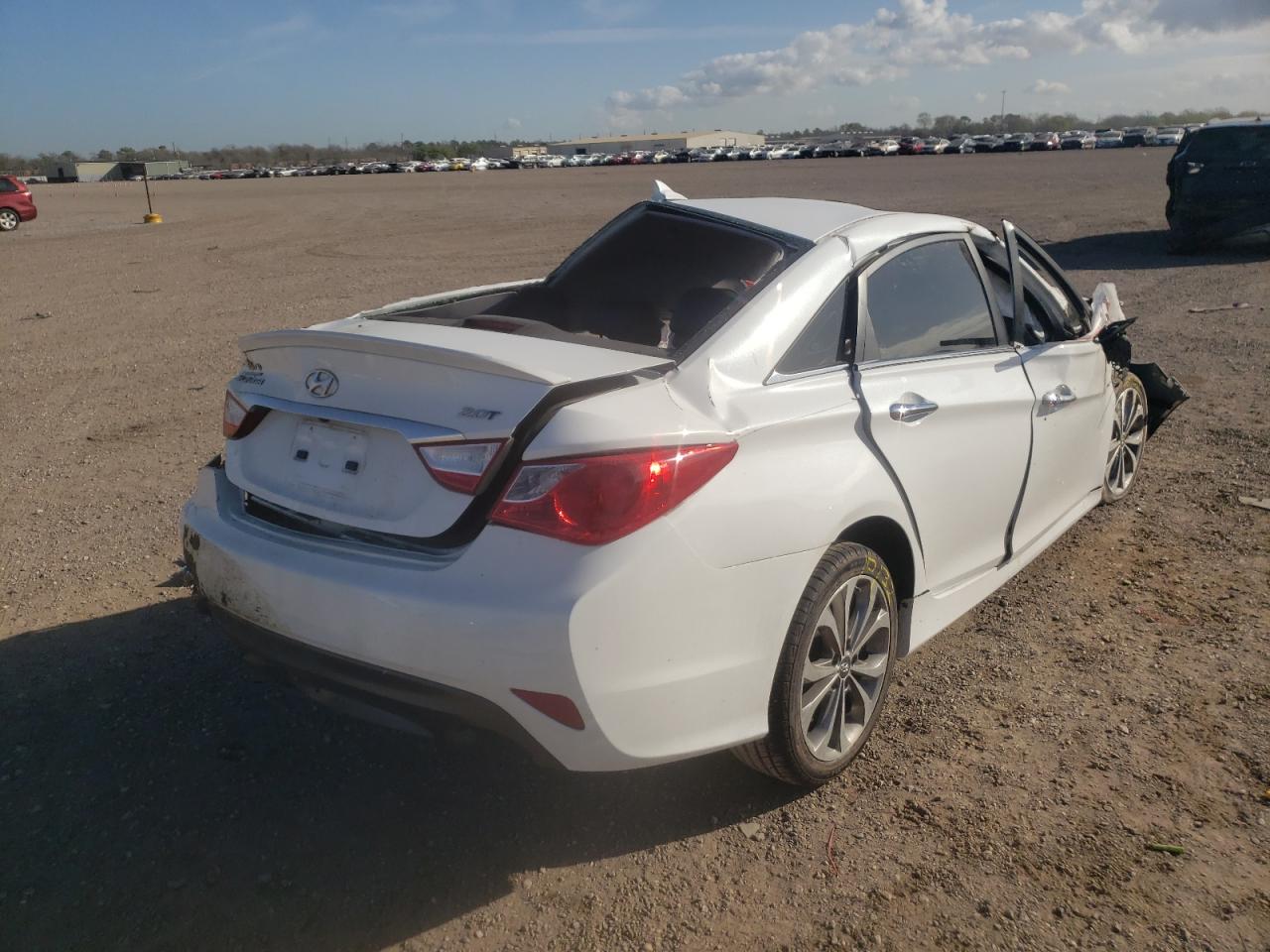 Photo 4 from auction – 2014 HYUNDAI SONATA SE with VIN 5NPEC4AB1EH902820