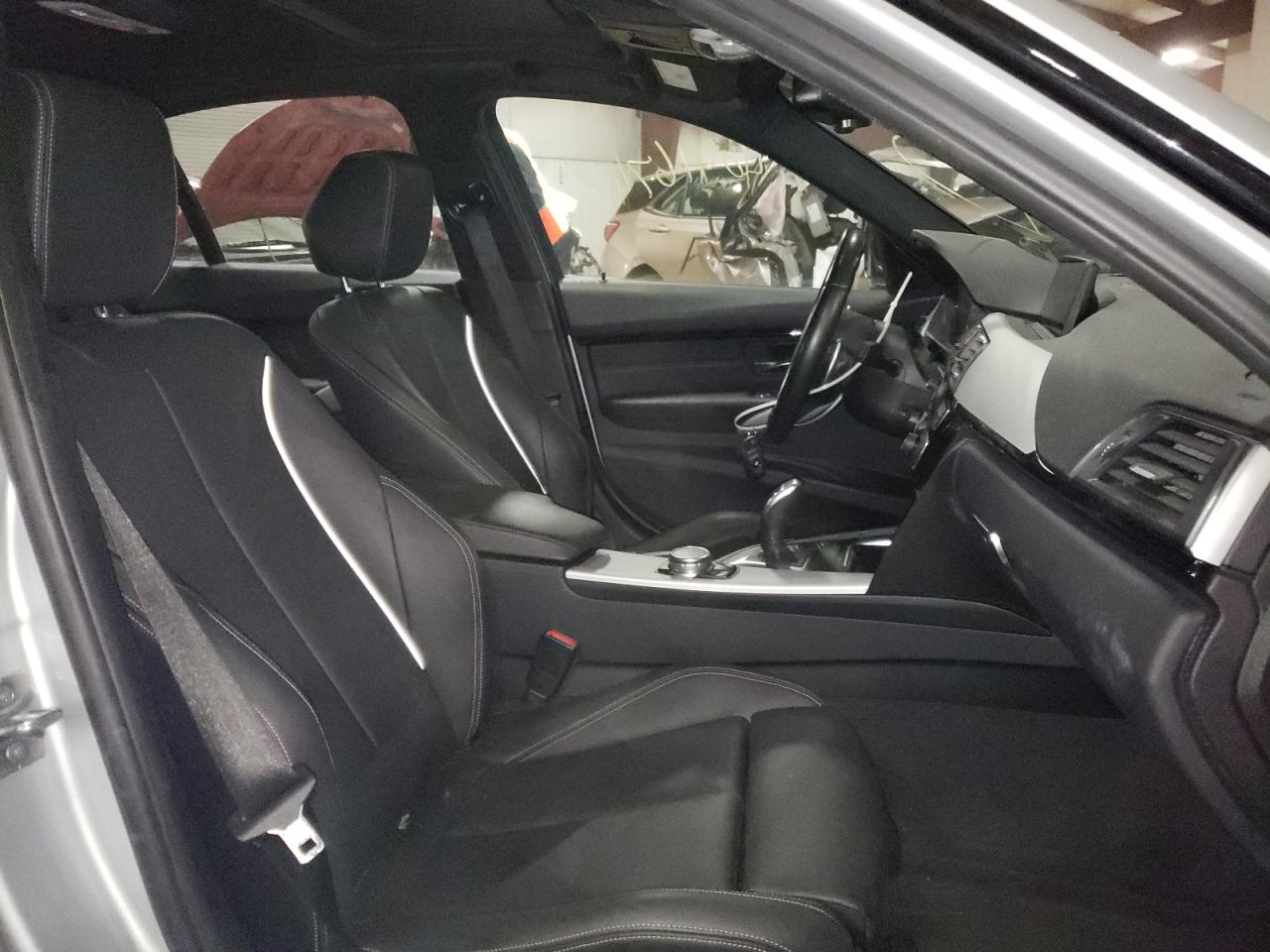 Photo 5 from auction – 2017 BMW 330 XI with VIN WBA8D9C57HK894160