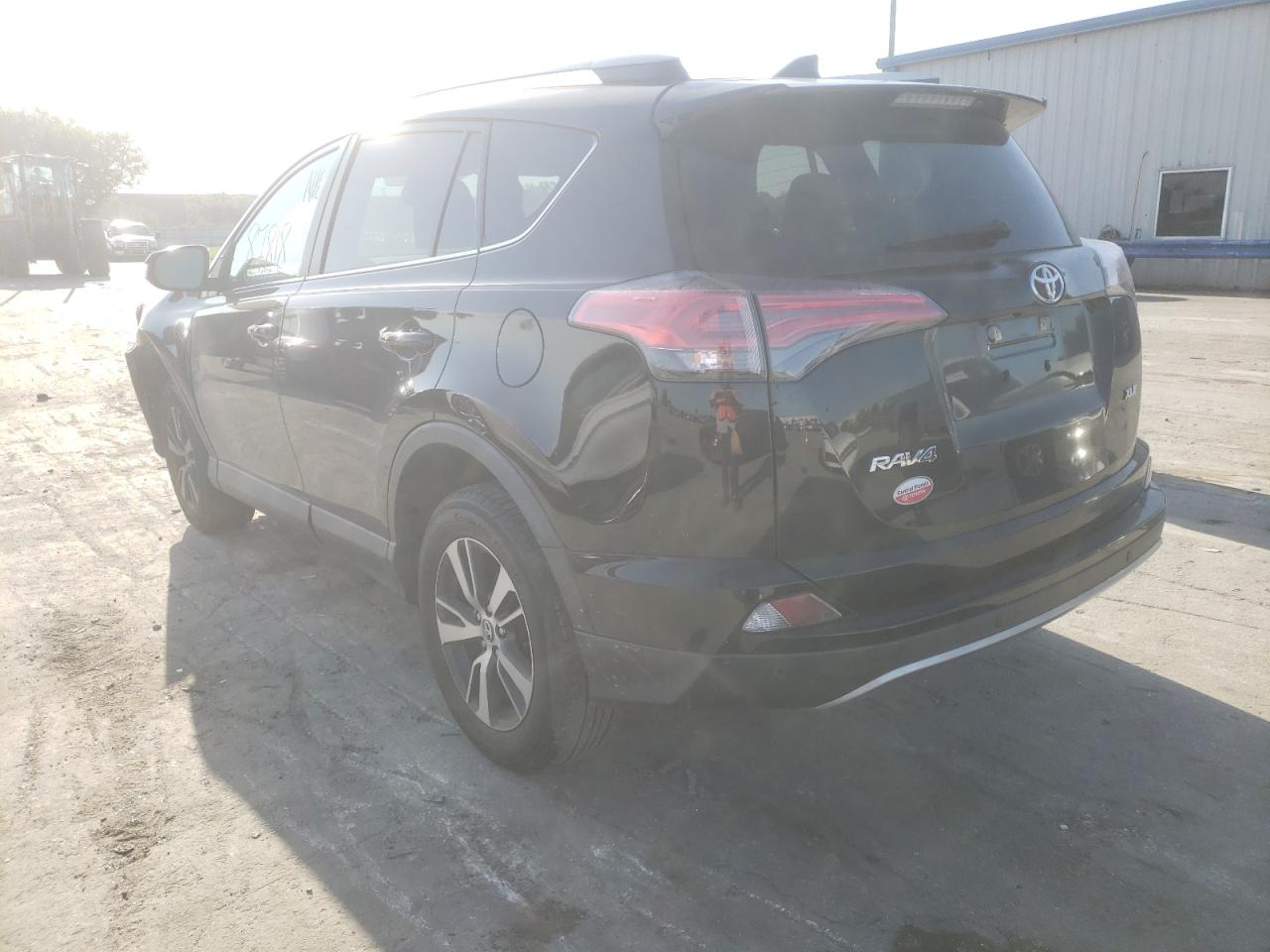 Photo 3 from auction – 2017 TOYOTA RAV4 XLE with VIN 2T3WFREV7HW400338