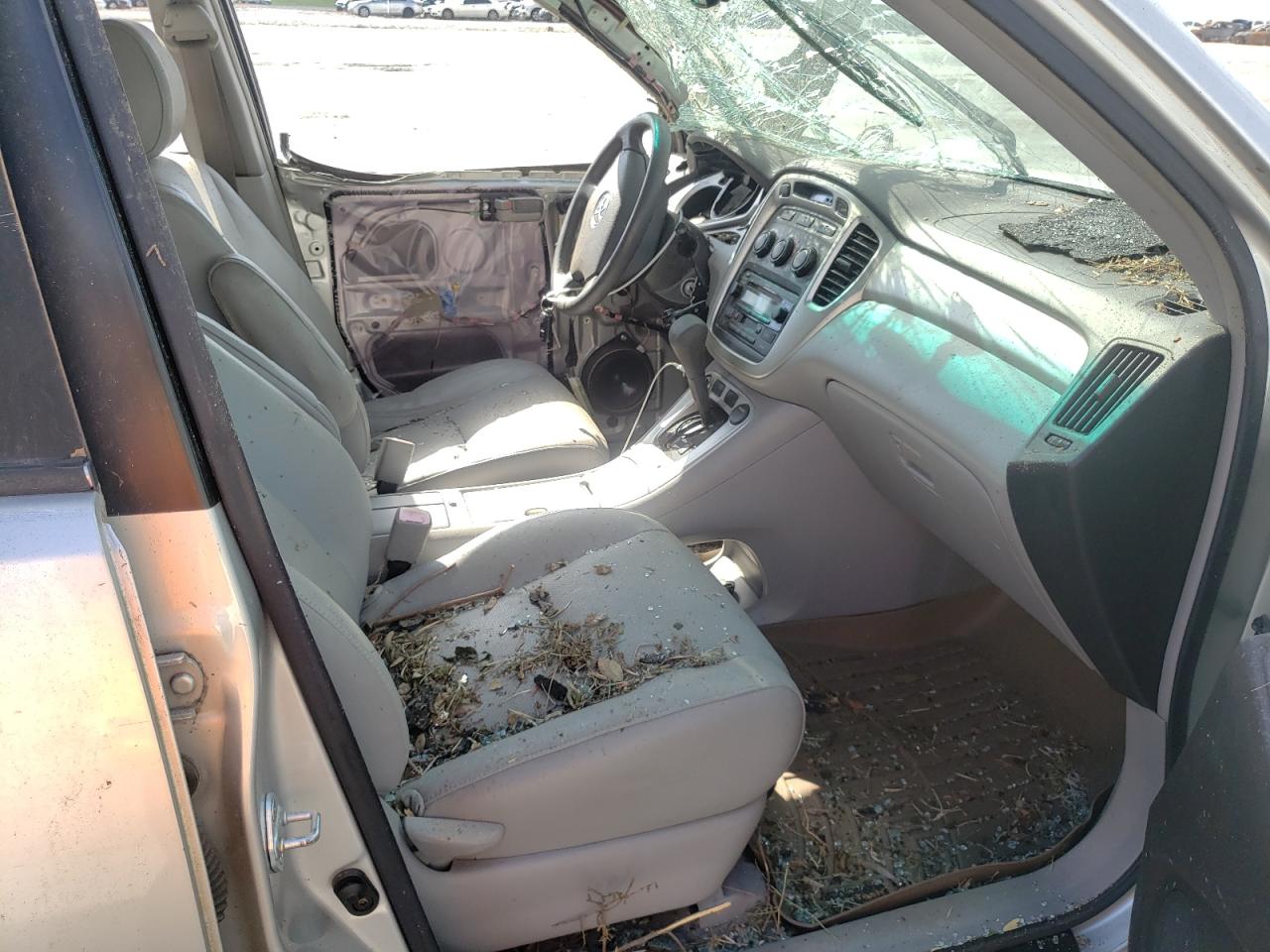 Photo 5 from auction – 2006 TOYOTA HIGHLANDER with VIN JTEGD21A260140593