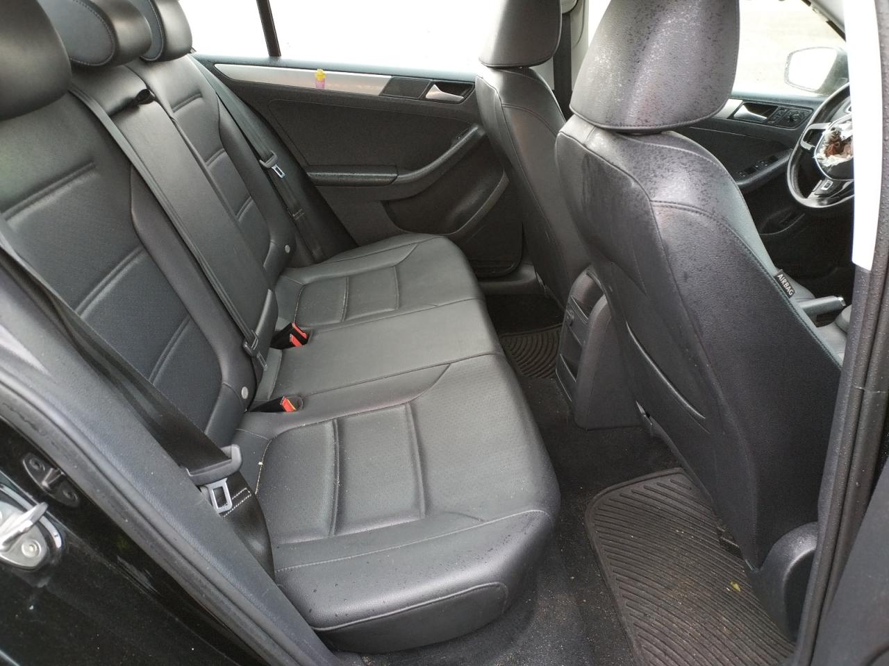 Photo 6 from auction – 2017 VOLKSWAGEN JETTA SE with VIN 3VWDB7AJ4HM396922