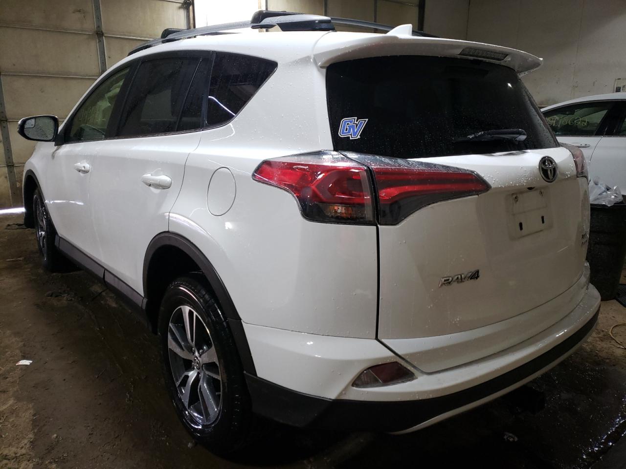 Photo 3 from auction – 2016 TOYOTA RAV4 XLE with VIN JTMRFREV4GD188992