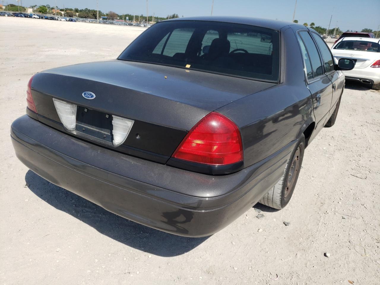 Photo 4 from auction – 2003 FORD CROWN VICT with VIN 2FAFP71W13X131757