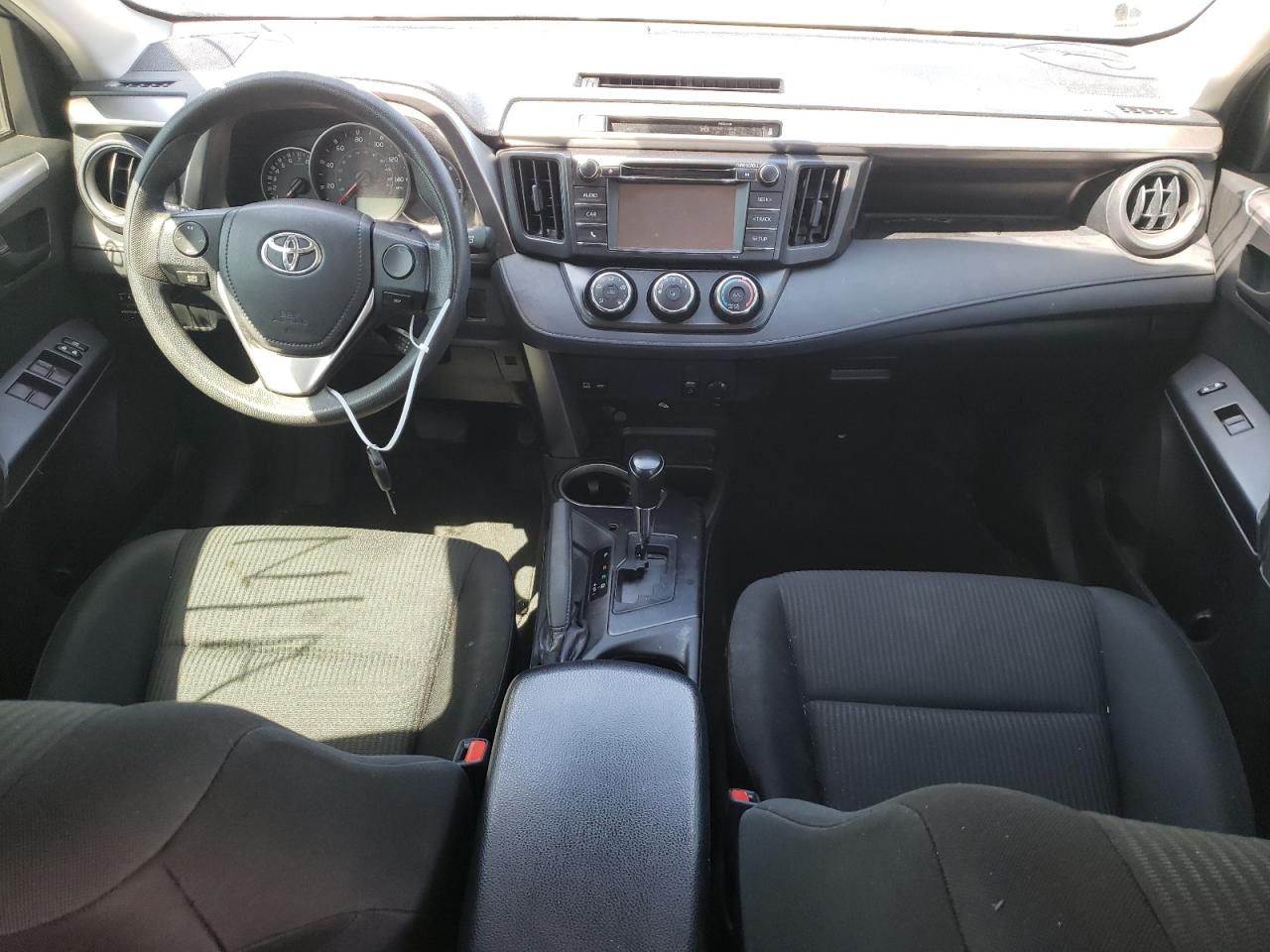 Photo 9 from auction – 2016 TOYOTA RAV4 LE with VIN JTMZFREV0GJ076126
