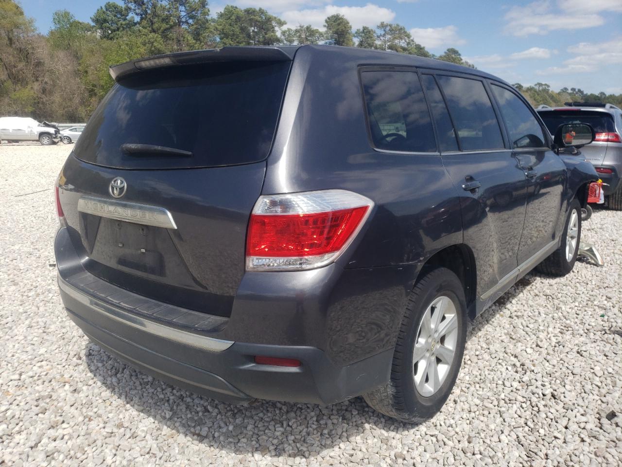 Photo 4 from auction – 2013 TOYOTA HIGHLANDER with VIN 5TDZK3EH0DS120403