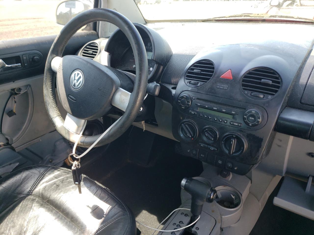 Photo 9 from auction – 2005 VOLKSWAGEN NEW BEETLE with VIN 3VWCD31C75M402336