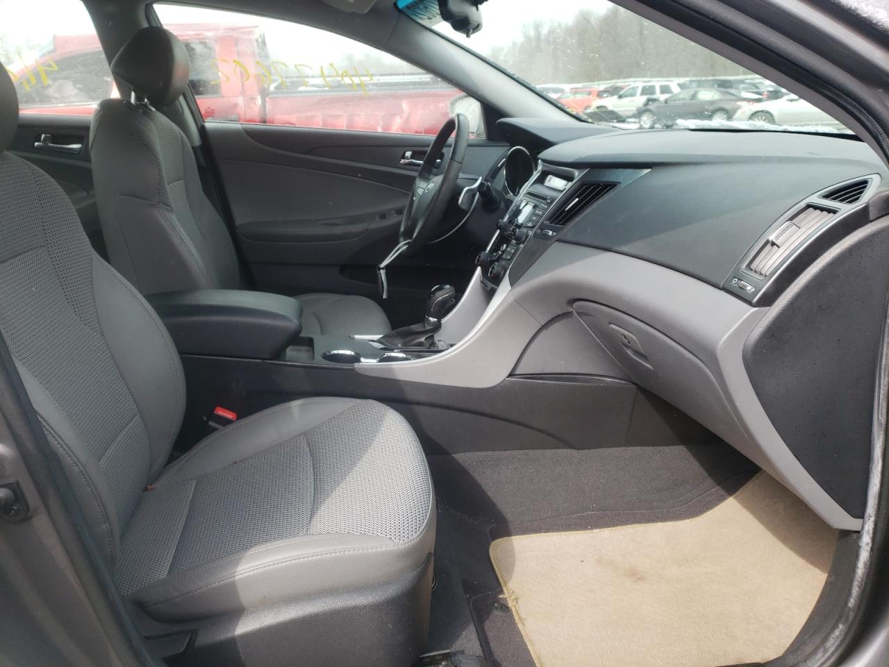Photo 5 from auction – 2012 HYUNDAI SONATA SE with VIN 5NPEC4AB8CH430869
