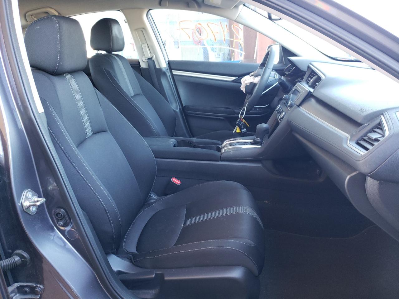 Photo 5 from auction – 2016 HONDA CIVIC LX with VIN 19XFC2F51GE006925