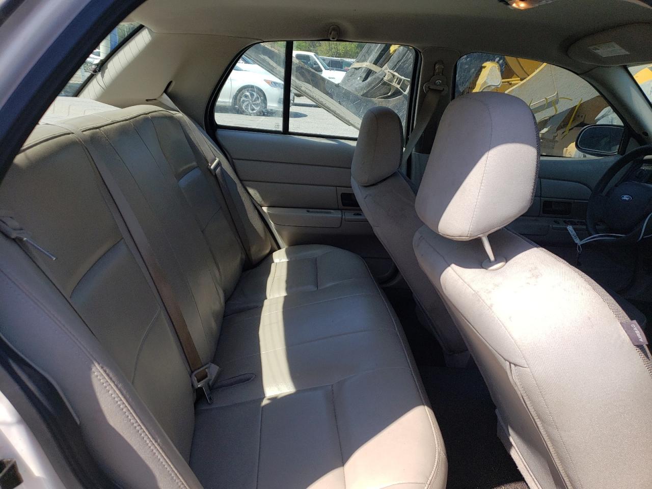 Photo 6 from auction – 2008 FORD CROWN VICT with VIN 2FAHP71V18X112469