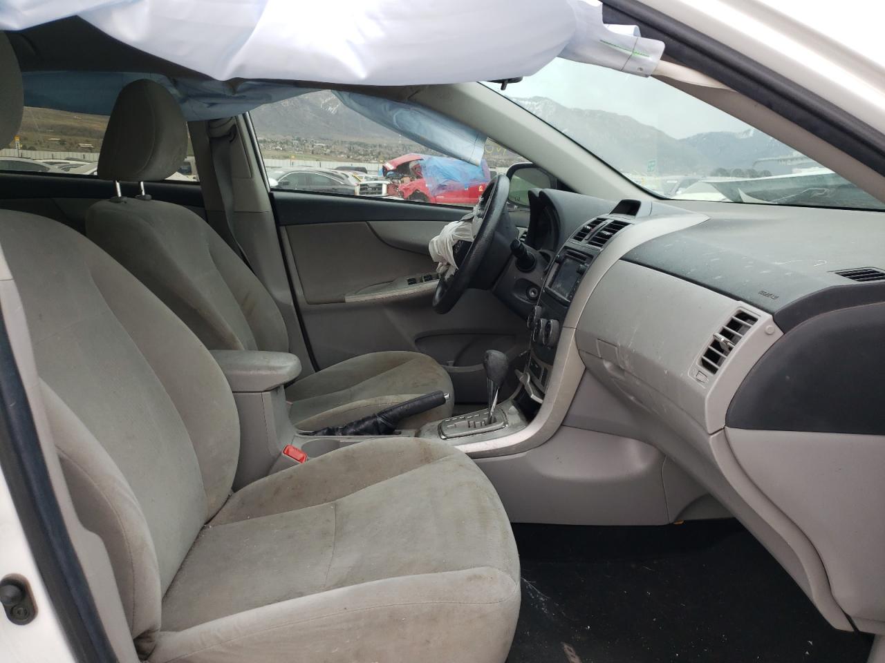 Photo 5 from auction – 2013 TOYOTA COROLLA with VIN 2T1BU4EE2DC017435