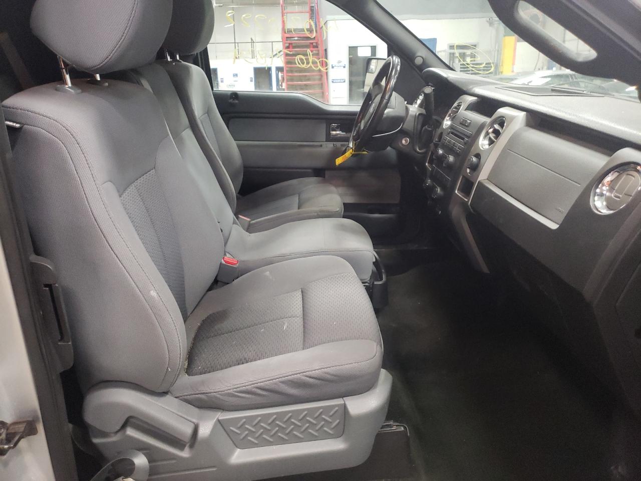 Photo 5 from auction – 2012 FORD F150 SUPER with VIN 1FTFX1CF9CFB64618